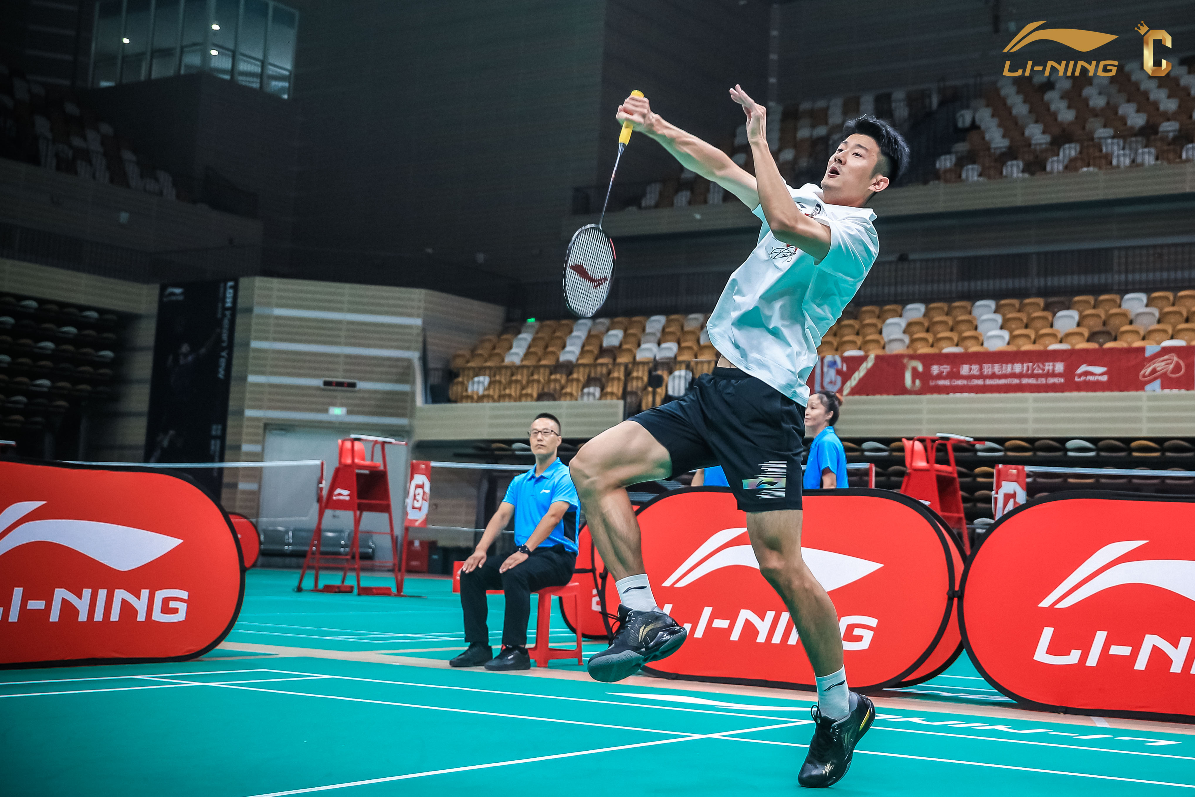 包含马来西亚羽毛球队力克印尼羽毛球队，谌龙制霸全场的词条