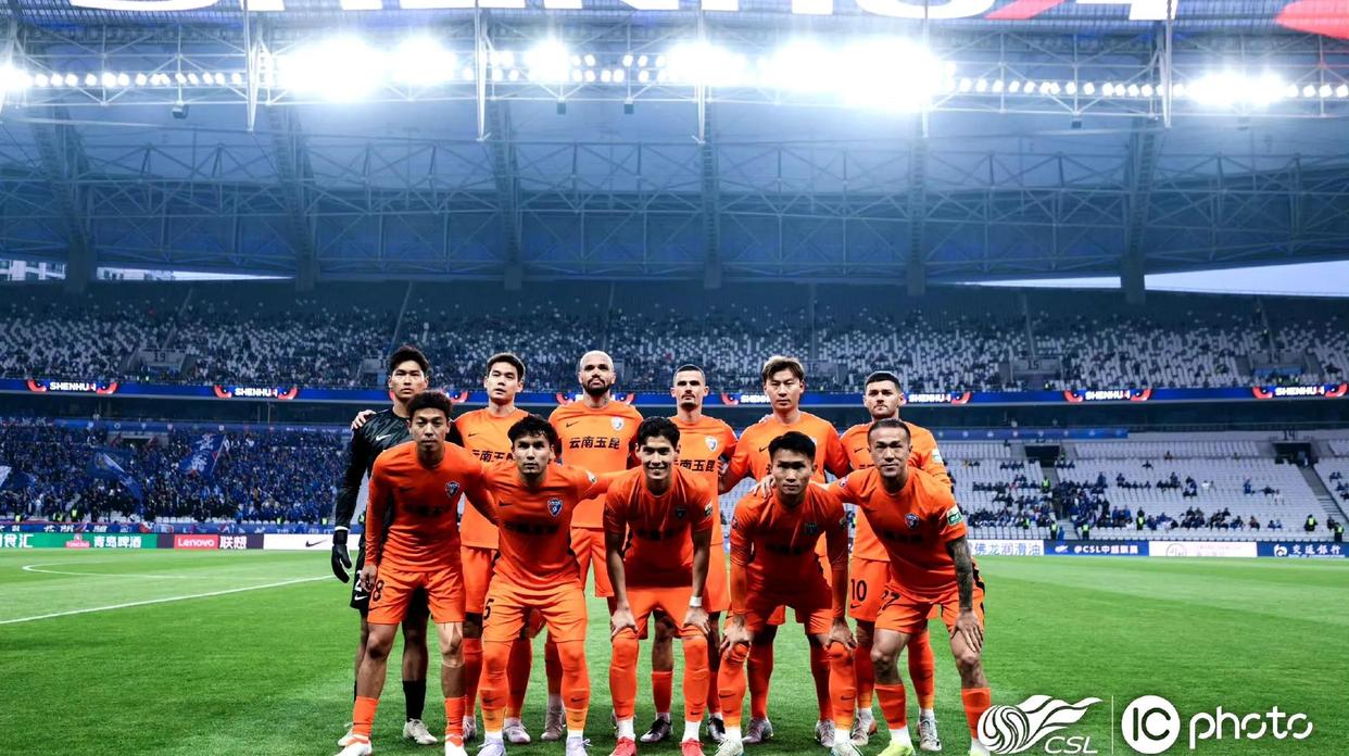 中超职业足球比赛强势展开,各支队伍拼尽全力争胜的简单介绍 中超职业足球比赛强势展开,各支队伍拼尽全力争胜的简单介绍