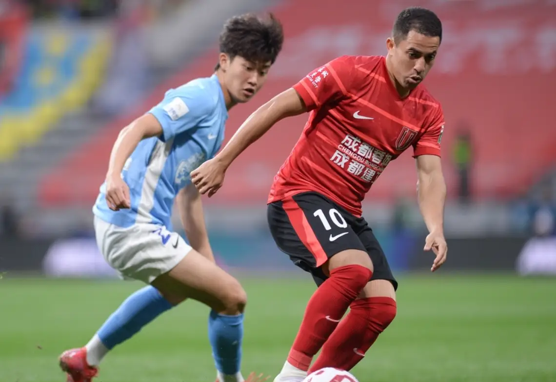 中超职业足球比赛强势展开,各支队伍拼尽全力争胜的简单介绍 中超职业足球比赛强势展开,各支队伍拼尽全力争胜的简单介绍