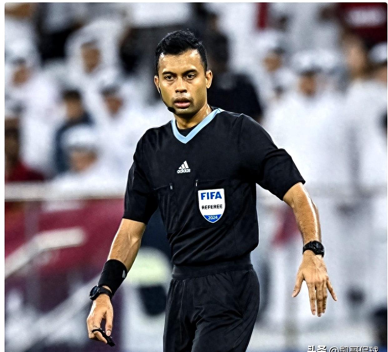 裁判判罚引争议,比赛纷争不断 裁判判罚引争议,比赛纷争不断